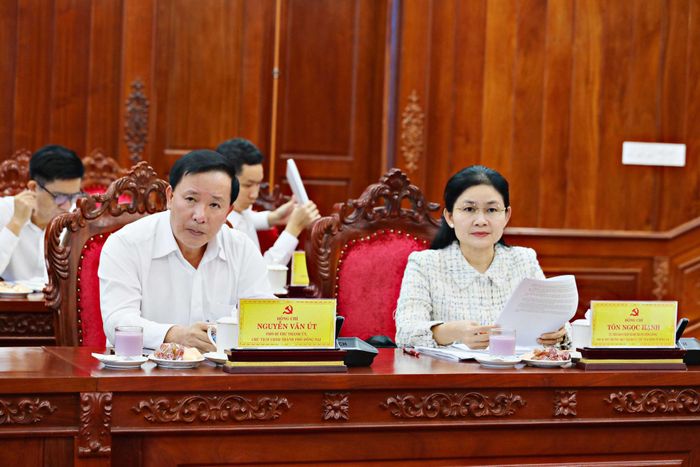 Các đồng chí: Tôn Ngọc Hạnh, Ủy viên Ban Chấp hành Trung ương Đảng, Phó Bí thư Thường trực Thành ủy, Chủ tịch HĐND TP Đồng Nai; Nguyễn Văn Út, Phó Bí thư Thành ủy, Chủ tịch UBND TP Đồng Nai tham dự buổi làm việc