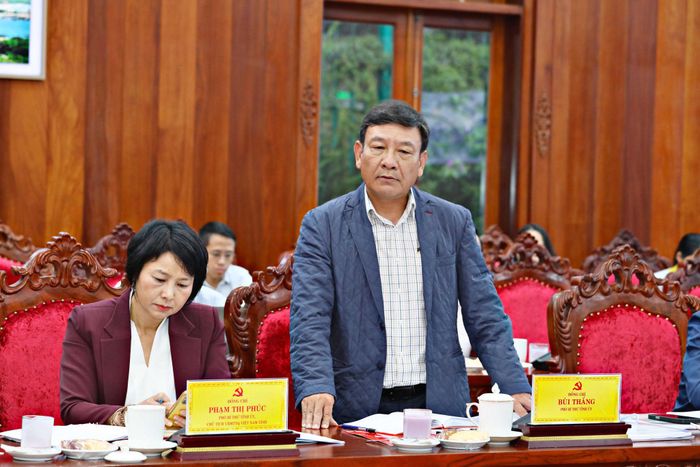 Phó Bí thư Tỉnh ủy Lâm Đồng Bùi Thắng trao đổi các nội dung hợp tác với TP Đồng Nai tại buổi làm việc