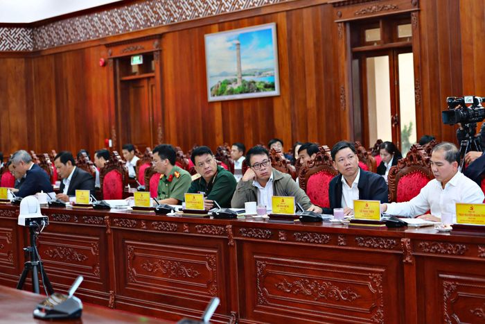 Lãnh đạo UBND tỉnh, các sở, ngành tỉnh Lâm Đồng tham dự buổi làm việc