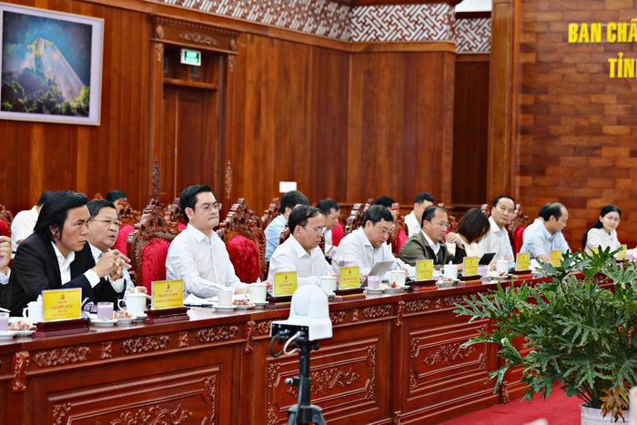 Lãnh đạo các sở, ngành trực thuộc TP Đồng Nai tham dự buổi làm việc