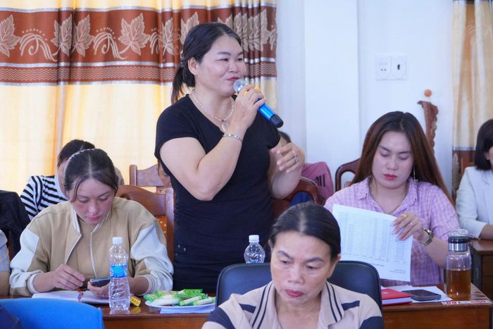 Hội viên phụ nữ phát biểu ý kiến tại buổi đối thoại