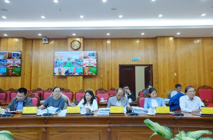 Lãnh đạo sở, ngành, cơ quan hữu quan tham dự tại cuộc họp