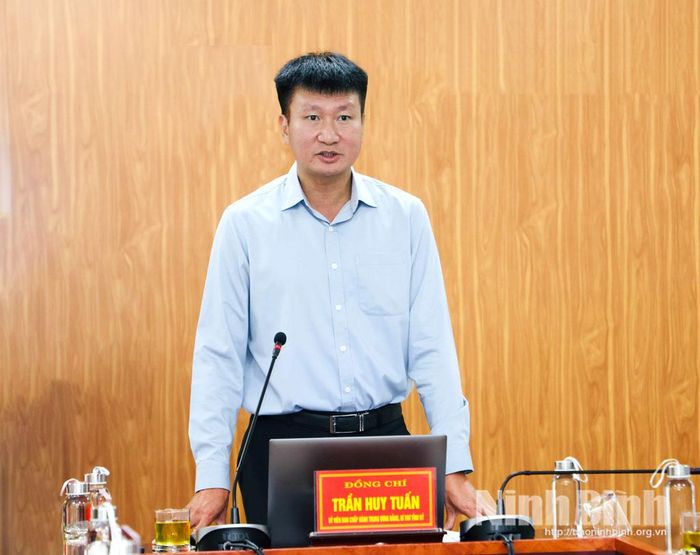 Đồng chí Bí thư Tỉnh ủy Trần Huy Tuấn phát biểu kết luận phiên tiếp công dân.
