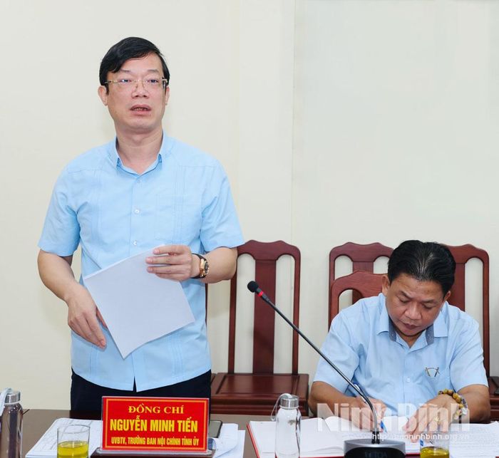 Đồng chí Nguyễn Minh Tiến, Ủy viên Ban Thường vụ Tỉnh ủy, Trưởng Ban Nội chính Tỉnh ủy phát biểu tại phiên tiếp công dân.
