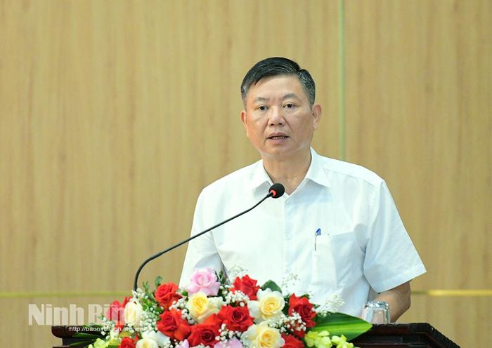 Lãnh đạo Sở Nông nghiệp và Môi trường giải đáp, làm rõ các vấn đề cử tri đã nêu thuộc thẩm quyền.
