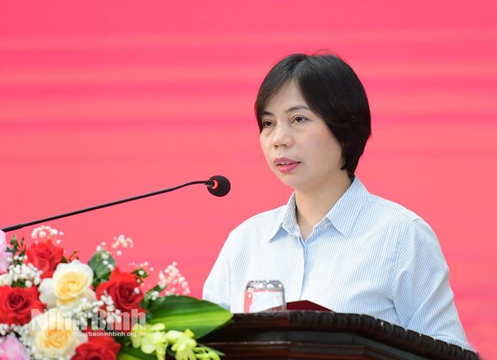 Đại diện cử tri xã Yên Mô nêu ý kiến tại hội nghị.