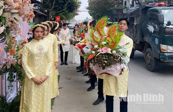 Các mâm lễ được chuẩn bị công phu mang một thông điệp ý nghĩa về hạnh phúc, sum vầy.