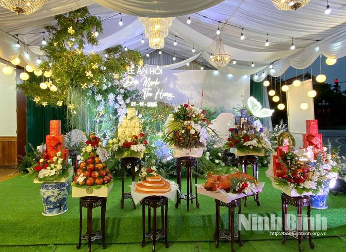 Các mẫu mâm lễ vật của vợ chồng anh Lê Quang Tú được nhiều khách hàng lựa chọn.