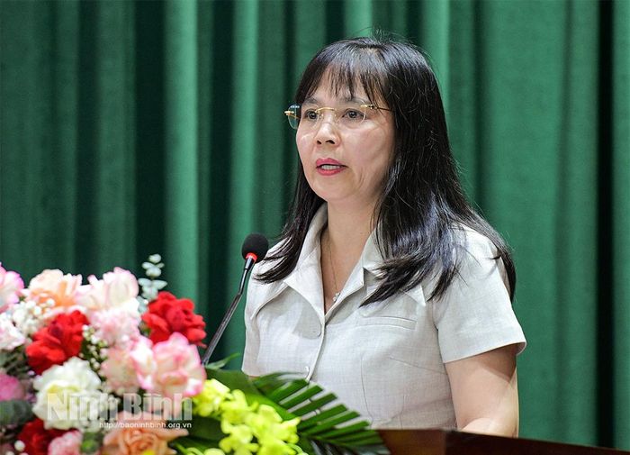 Lãnh đạo Sở Giáo dục và Đào tạo giải đáp, làm rõ các vấn đề cử tri đã nêu thuộc thẩm quyền.