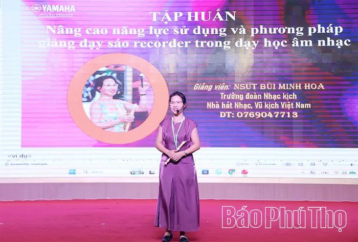 Giảng viên đến từ Nhà hát Nhạc, Vũ kịch Việt Nam giảng dạy tại lớp tập huấn.