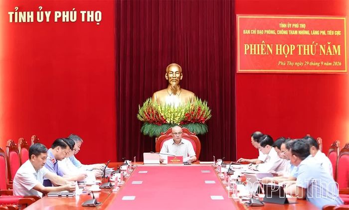 Các đồng chí thành viên Ban Chỉ đạo dự phiên họp.