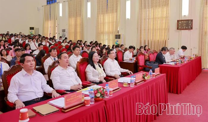 Các đại biểu tham dự hội thảo.