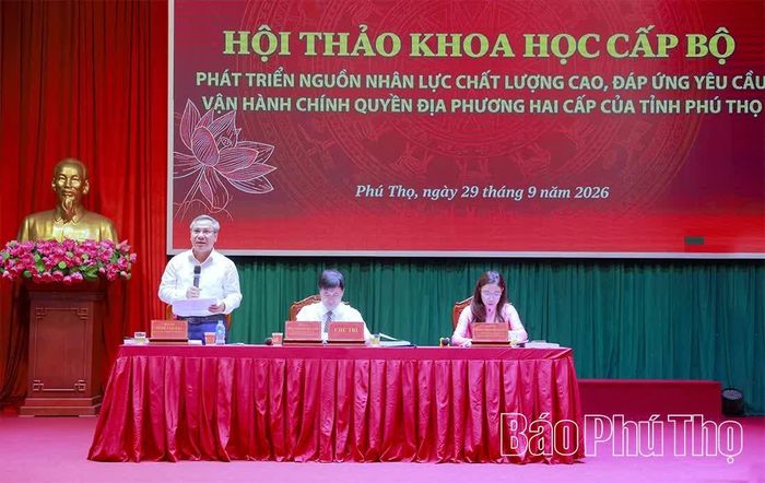 Các đồng chí lãnh đạo chủ trì hội thảo.