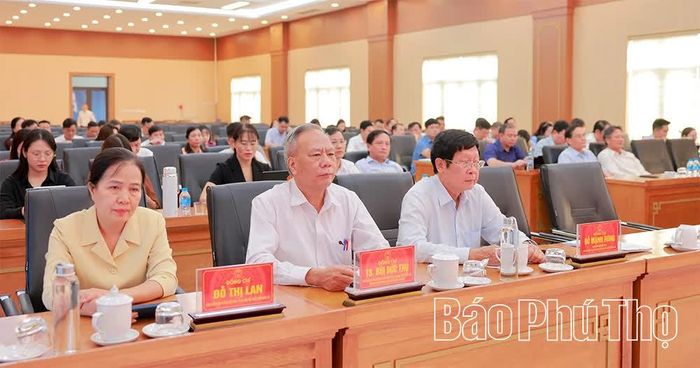 Các đại biểu tham dự hội nghị.