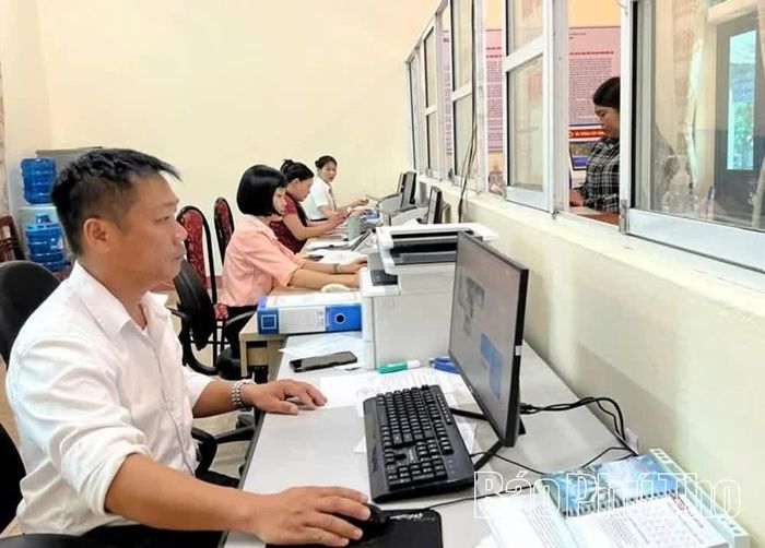 Xã Thượng Long đẩy mạnh cải cách thủ tục hành chính, nâng cao hiệu quả phục vụ người dân.