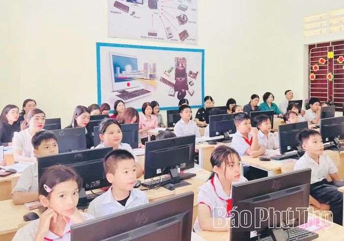Trường Tiểu học Văn Lang, xã Văn Lang được đầu tư cơ sở vật chất, trang thiết bị đảm bảo phục vụ tốt công tác dạy - học.