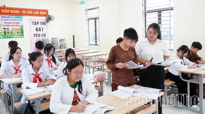 Cô và trò Trường THCS Sơn Lương (xã Sơn Lương) thi đua dạy tốt, học tốt ngay từ những ngày đầu năm học mới.