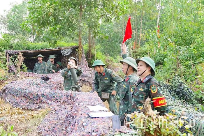Khẩu đội súng cối diễn tập thực hành bắn đạn thật.