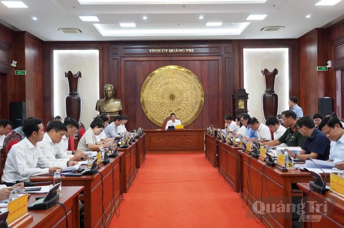 Đồng chí Vương Quốc Tuấn, Bí thư Tỉnh ủy chủ trì hội nghị Ban Thường vụ Tỉnh ủy lần thứ 19 - Ảnh: X.P