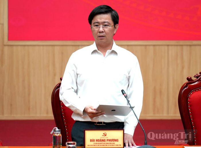 Đồng chí Bùi Hoàng Phương, Chủ tịch UBND tỉnh, Bí thư Đảng ủy UBND tỉnh phát biểu tại hội nghị - Ảnh: T.Đ