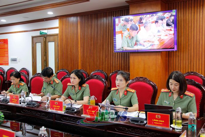 Đại diện lãnh đạo các phòng nghiệp vụ dự hội nghị.