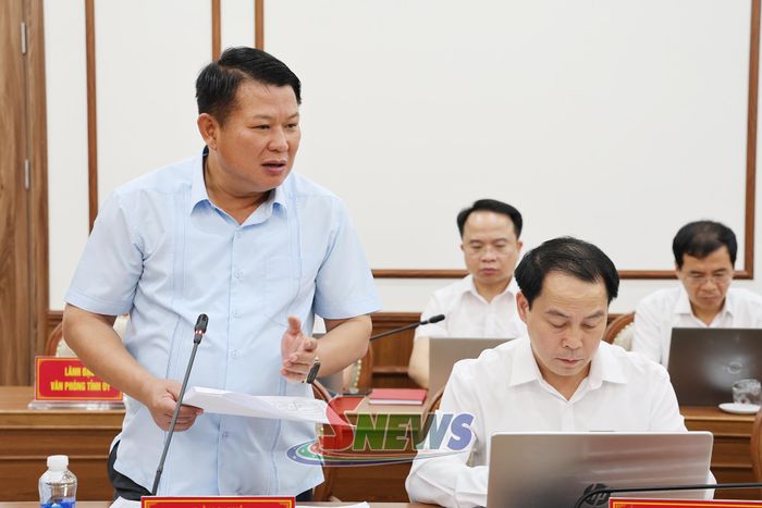 Đồng chí Phó Bí thư Thường trực Tỉnh ủy, Chủ tịch HĐND tỉnh, phát biểu tại hội nghị.