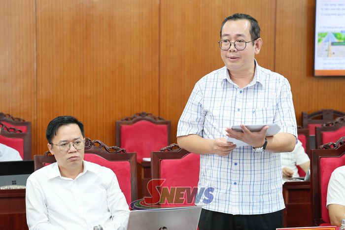Lãnh đạo phường Tô Hiệu báo cáo tại hội nghị.