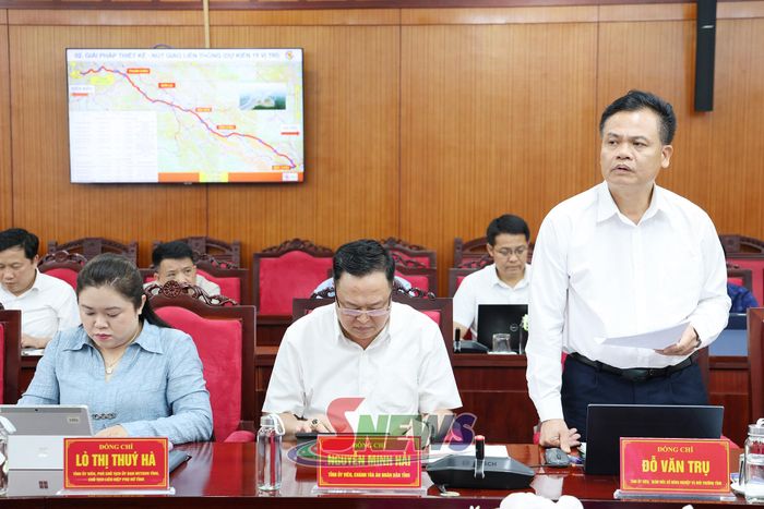 Lãnh đạo Sở Nông nghiệp và Môi trường báo cáo tại hội nghị.