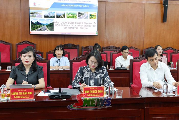 Các đại biểu dự hội nghị.