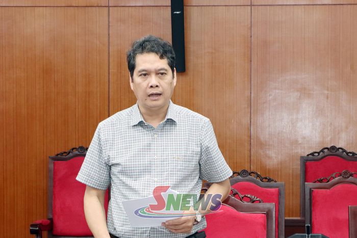 Đồng chí Phó Chủ tịch Thường trực HĐND tỉnh phát biểu tại hội nghị.