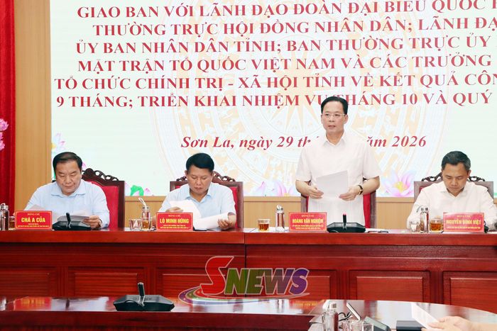 Các đồng chí trong Thường trực Tỉnh ủy chủ trì hội nghị.