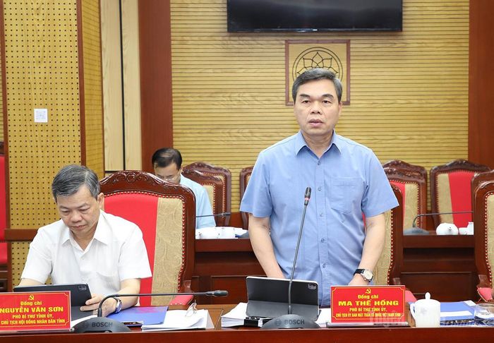 Phó Bí thư Tỉnh ủy, Chủ tịch Ủy ban MTTQ tỉnh Ma Thế Hồng phát biểu tại phiên họp.