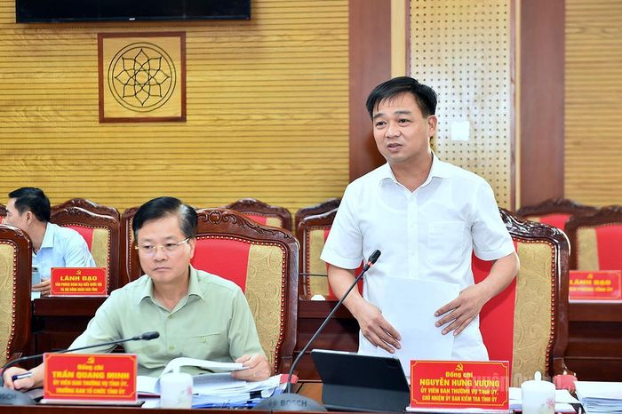 Đồng chí Nguyễn Hưng Vượng, Chủ nhiệm Ủy ban Kiểm tra Tỉnh ủy phát biểu tại hội nghị.