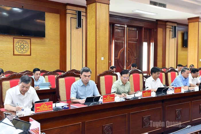 Các đồng chí Thường trực Tỉnh ủy và đại biểu tại hội nghị.