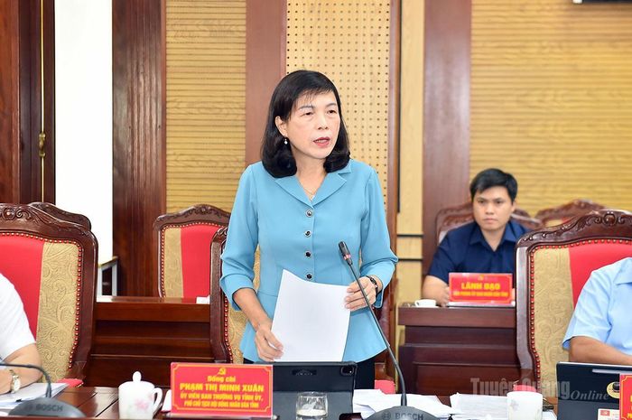 Đồng chí Phạm Thị Minh Xuân, Phó Chủ tịch HĐND tỉnh phát biểu tại hội nghị.