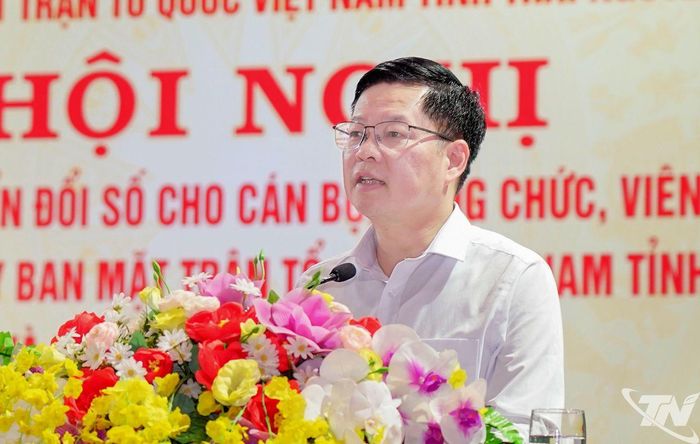Đồng chí Đinh Quang Tuyên, Phó Bí thư Tỉnh ủy, Chủ tịch Ủy ban MTTQ Việt Nam tỉnh, phát biểu chỉ đạo tại Hội nghị.