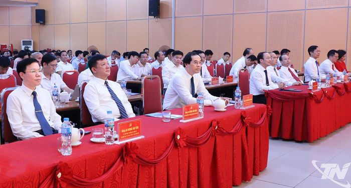 Đồng chí Bí thư Tỉnh ủy Trịnh Xuân Trường và các đại biểu dự Hội nghị.