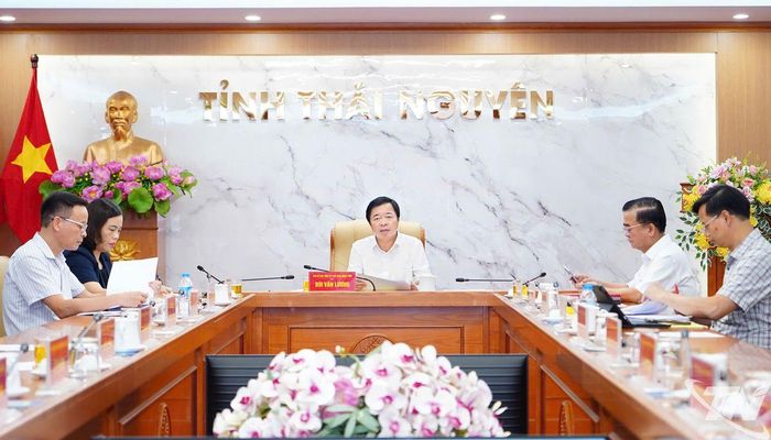Đồng chí Bùi Văn Lương chủ trì Hội nghị.