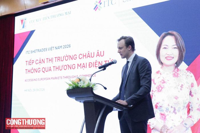 Ông Jens Kuitert - Bí thư thứ hai Chính trị, Báo chí và Văn hóa, Đại sứ quán Vương quốc Hà Lan tại Việt Nam phát biểu tại Hội thảo