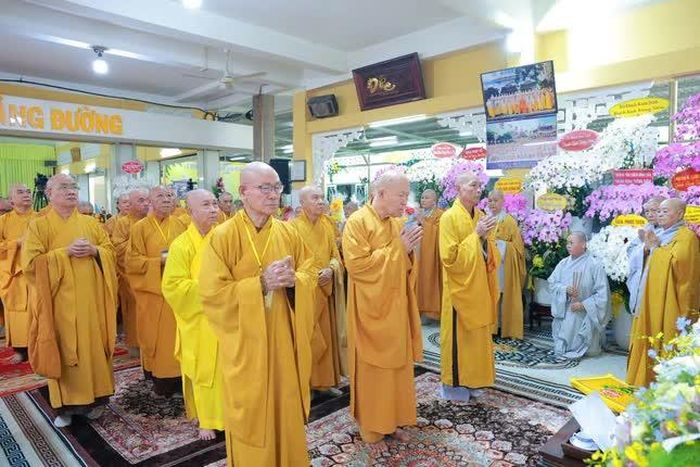 Chư tôn đức nhất tâm cầu nguyện Giác linh Ni trưởng Thích nữ Như Ngộ cao đăng Phật quốc