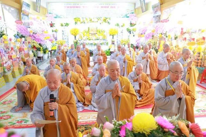 Ni trưởng Thích nữ Viên Giác tác bạch