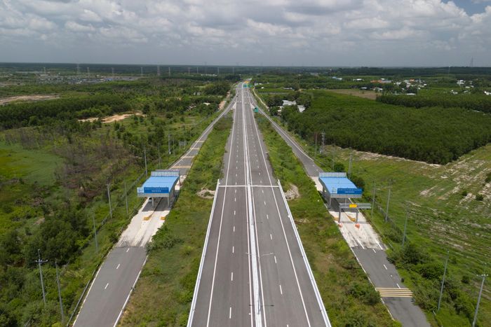 Tài xế cần lưu ý gì khi lưu thông trên cao tốc Bến Lức - Long Thành.