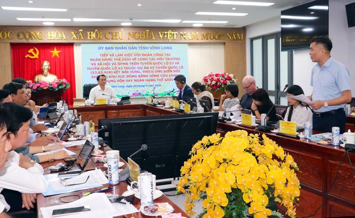 Quang cảnh buổi làm việc