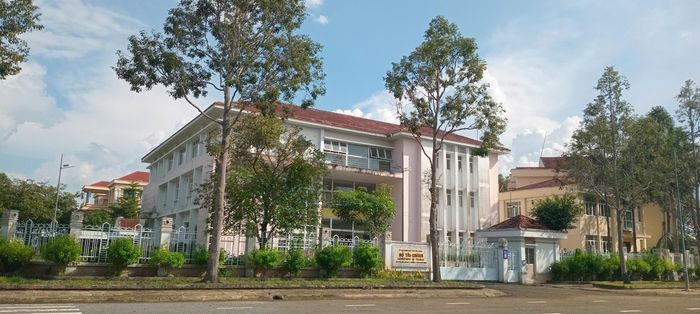 Nhiều trụ sở ở phường Vị Tân dôi dư sau sáp nhập. (Ảnh: A.K).