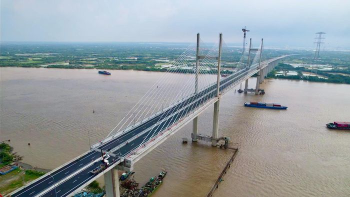Theo Ban QLDA, cầu Phước Khánh thuộc gói thầu J3-1, đoạn Km29+264 - Km32+450. Đây là một trong những hạng mục có ý nghĩa quyết định đối với việc nối thông toàn tuyến cao tốc Bến Lức - Long Thành. 