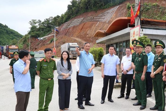 Lãnh đạo UBND tỉnh Lạng Sơn kiểm tra công tác hoạt động tại cửa khẩu Tân Thanh.