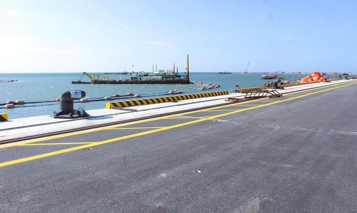 Hai bến đầu tiên của dự án Khu bến cảng Mỹ Thủy (bến số 1 và bến số 2) đã hoàn thành và đã đón chuyến tàu đầu tiên vào ngày 15/7.