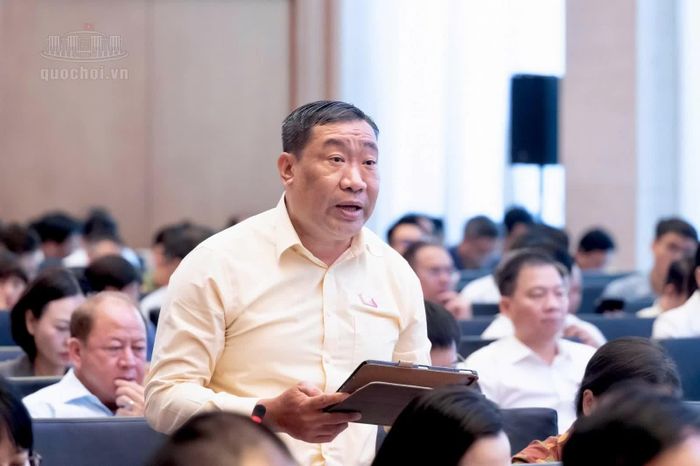 Đại biểu Thạch Phước Bình (đoàn Vĩnh Long) phát biểu.