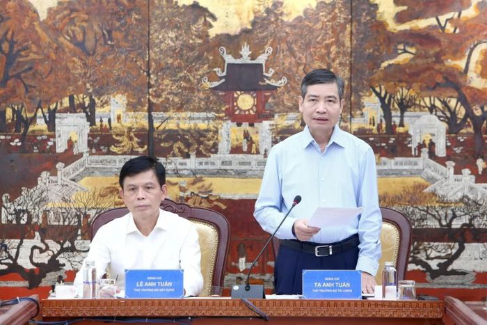 Thứ trưởng Bộ Tài chính Tạ Anh Tuấn và Thứ trưởng Bộ Xây dựng Lê Anh Tuấn chủ trì cuộc họp. Ảnh: Đức Minh