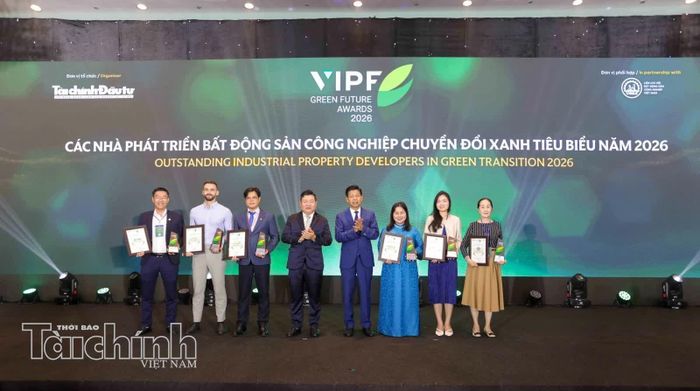 6 doanh nghiệp phát triển bất động sản công nghiệp chuyển đổi xanh tiêu biểu năm 2026 chính thức được vinh danh tại Diễn đàn. Ảnh: Lê Toàn
